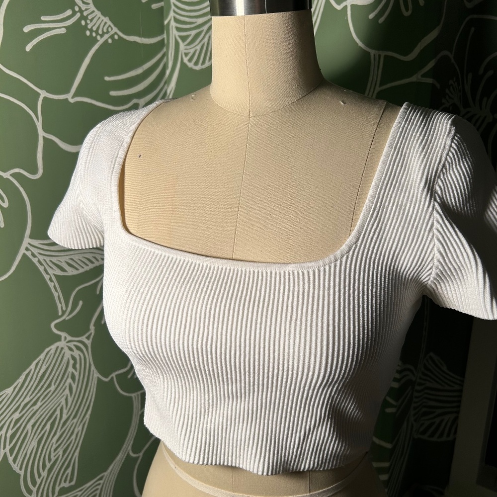 Aritzia Babaton Sculpt Knit Squareneck Top White Cropped Size L